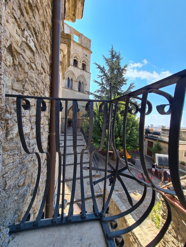 Viaggiamo per imparare, per ascoltare, per ricercare eccellenze. Coltiviamo con passione le tradizioni e la cultura dei nostri luoghi, della nostra terra, della nostra gente. 
Amiamo la nostra terra e proviamo ad esaltare tutto ciò che ci colpisce e tutto quanto di bello c'è. Che meraviglia la Sicilia.